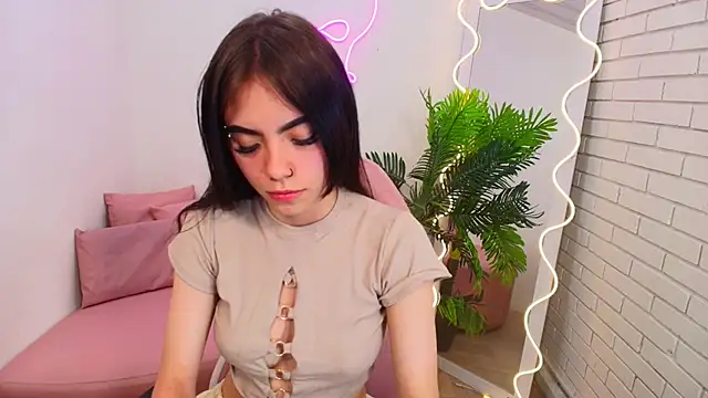 Roxanne tay online show from 12-11-24, 06:36