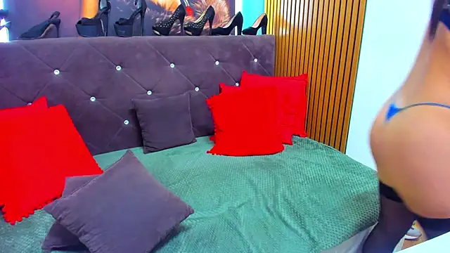 LauraSin online show from 04-21-26, 01:42