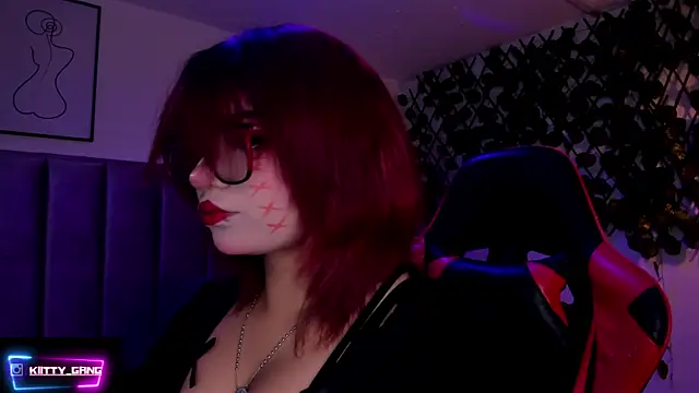 Kitty Gang online show from 11-18-25, 01:33