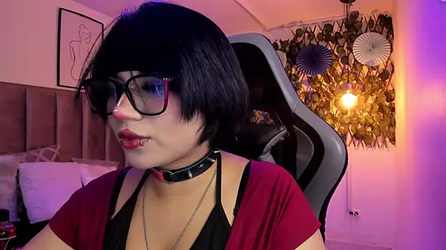 Snapshot of Kitty_Gang chatting on 04-28-26, 02:27 Kitty Gang online show from 04-28-26, 02:27