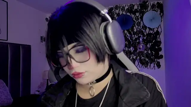 Snapshot of Kitty_Gang chatting on 04-30-26, 01:23 Kitty Gang online show from 04-30-26, 01:23