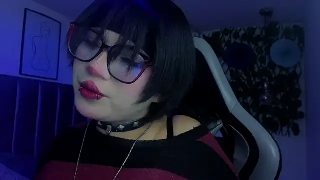 Snapshot of Kitty_Gang chatting on 05-12-26, 01:25 Kitty Gang online show from 05-12-26, 01:25