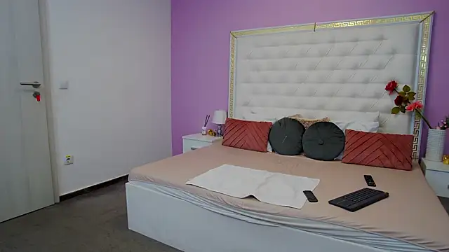 Lenna Paul online show from 02-17-25, 05:36