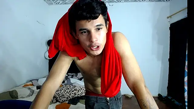 Snapshot of freddy_romas chatting on 10-15-25, 12:33 freddy romas online show from 10-15-25, 12:33