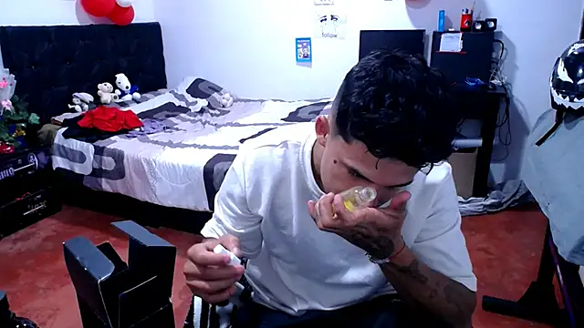 Snapshot of freddy_romas chatting on 05-15-26, 11:34 freddy romas online show from 05-15-26, 11:34