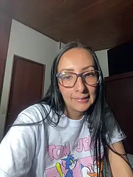 Snapshot of yaralyminjo2 chatting on 01-05-25, 11:22 yaralyminjo2 online show from 01-05-25, 11:22