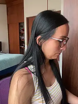 Snapshot of yaralyminjo2 chatting on 03-04-25, 06:29 yaralyminjo2 online show from 03-04-25, 06:29