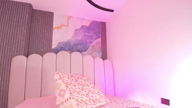 Snapshot of luce_williams chatting on 12-01-25, 07:30 luce williams online show from 12-01-25, 07:30