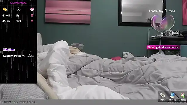 Snapshot of BondBroken chatting on 10-28-25, 07:05 BondBroken online show from 10-28-25, 07:05