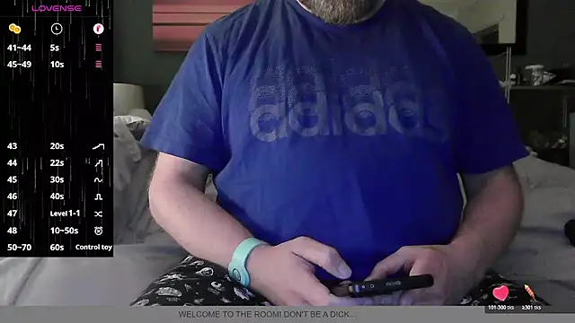 Snapshot of BondBroken chatting on 03-23-26, 09:30 BondBroken online show from 03-23-26, 09:30