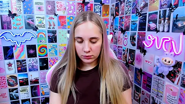 Snapshot of MiaMilas chatting on 01-08-26, 03:36 MiaMilas online show from 01-08-26, 03:36