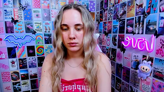 Snapshot of MiaMilas chatting on 02-18-26, 02:46 MiaMilas online show from 02-18-26, 02:46