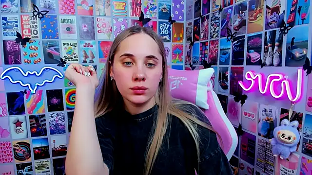 Snapshot of MiaMilas chatting on 02-19-26, 04:03 MiaMilas online show from 02-19-26, 04:03