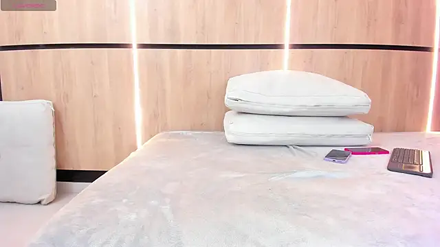 adela chase online show from 09-11-25, 03:28