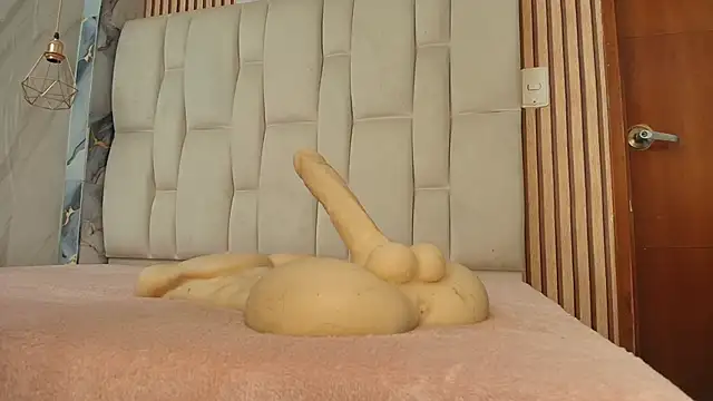 Emily Trujillo online show from 12-19-25, 05:31