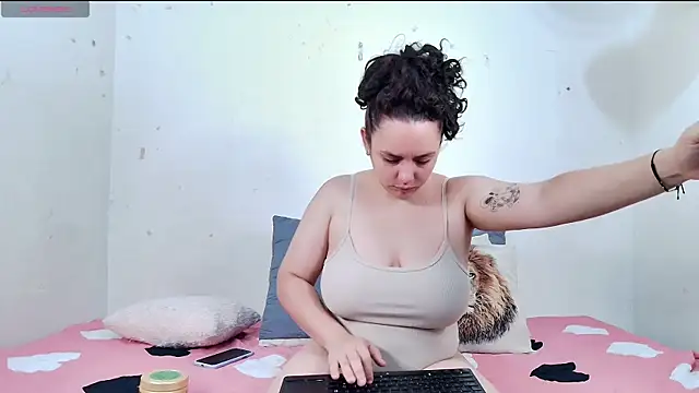 Snapshot of Mabelydani chatting on 01-11-25, 10:51 Mabelydani online show from 01-11-25, 10:51