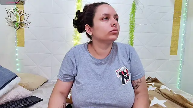 Snapshot of Mabelydani chatting on 02-01-25, 10:59 Mabelydani online show from 02-01-25, 10:59