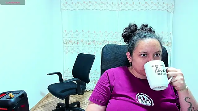 Snapshot of Mabelydani chatting on 09-11-25, 10:26 Mabelydani online show from 09-11-25, 10:26