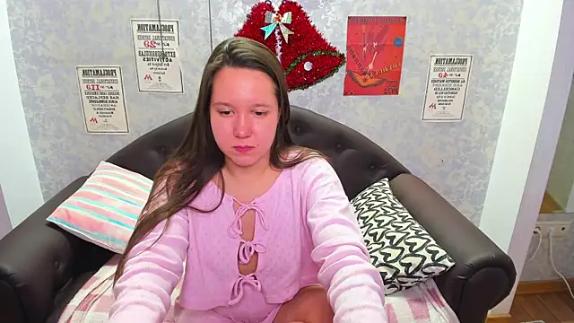 Snapshot of Mira_Karter chatting on 12-18-24, 04:31 Mira Karter online show from 12-18-24, 04:31