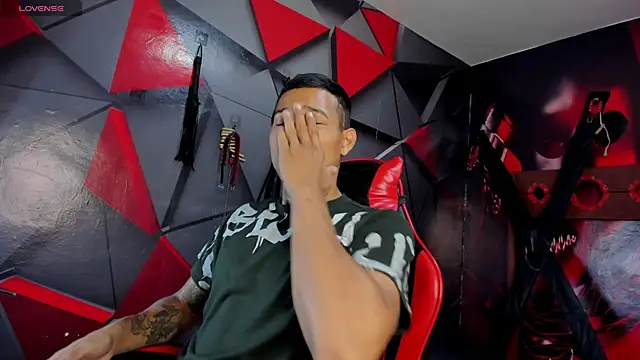 Hana and Zeta online show from 10-08-25, 12:14