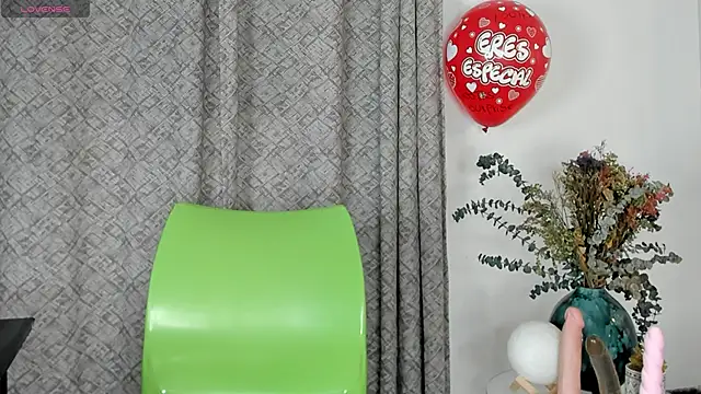 Snapshot of angelswets chatting on 09-20-25, 02:51 angelswets online show from 09-20-25, 02:51