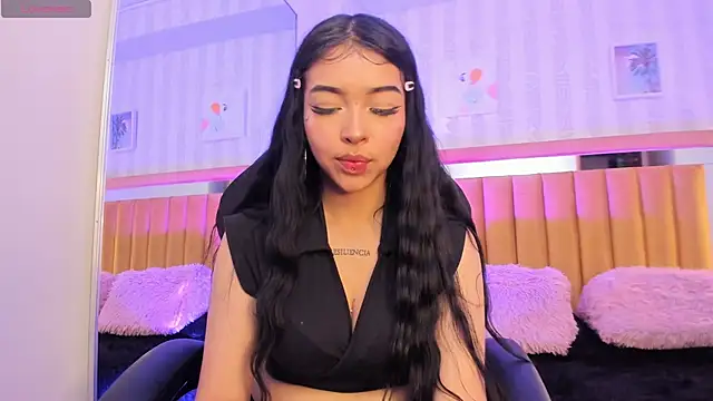 Snapshot of pettit_courtny chatting on 10-02-25, 08:38 pettit courtny online show from 10-02-25, 08:38