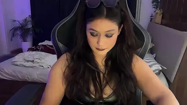 Snapshot of GoddessAnna chatting on 05-28-26, 05:32 GoddessAnna online show from 05-28-26, 05:32