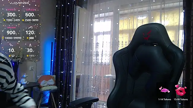 Snapshot of JessieOMays chatting on 03-18-25, 08:14 JessieOMays online show from 03-18-25, 08:14