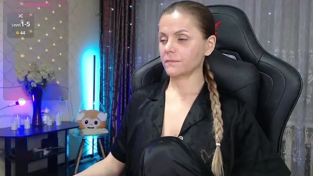 Snapshot of JessieOMays chatting on 10-28-25, 12:09 JessieOMays online show from 10-28-25, 12:09