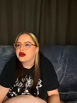 ChubbyBubs online show from 10-17-25, 04:09