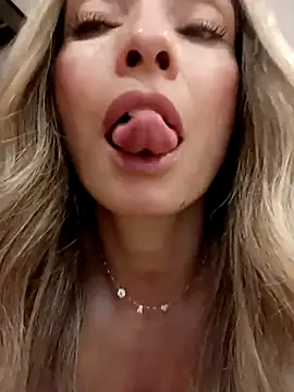 Loly Horny online show from 04-21-26, 03:02