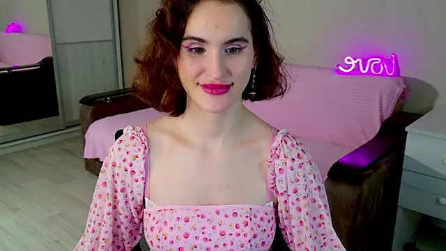 Snapshot of FridaCure chatting on 12-21-24, 10:51 FridaCure online show from 12-21-24, 10:51