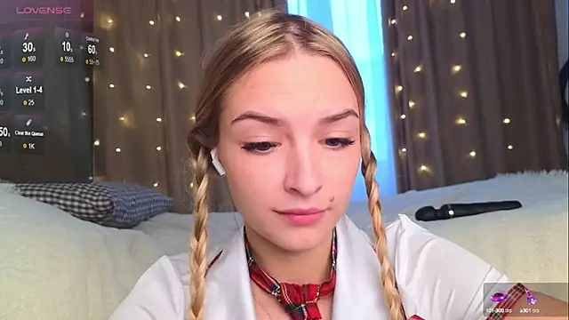 Snapshot of Soft_Eva chatting on 01-08-25, 01:41 Soft Eva online show from 01-08-25, 01:41