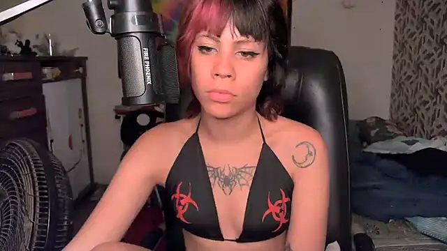 Snapshot of Liv_Alt chatting on 04-30-26, 04:57 Liv Alt online show from 04-30-26, 04:57