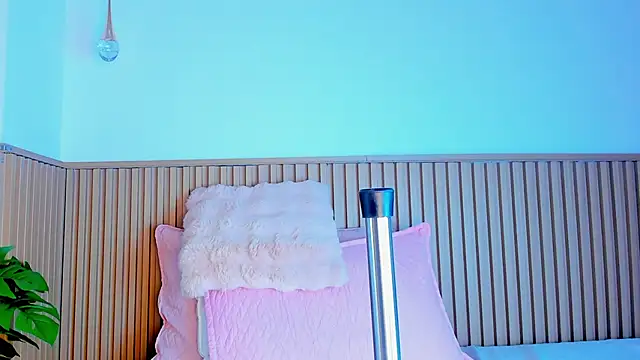 zoe rivers online show from 12-28-24, 05:14