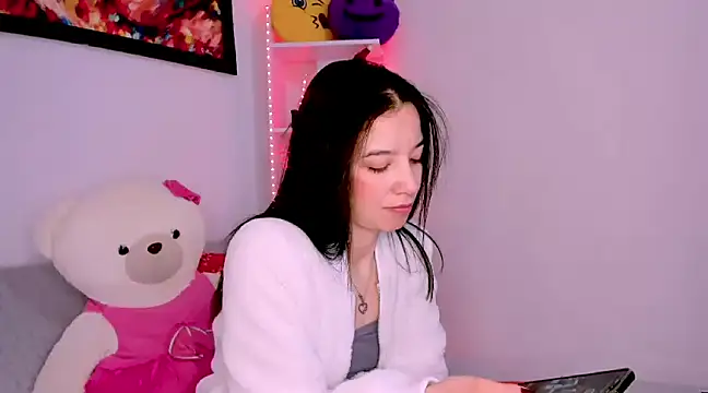 Snapshot of Manuelaa_mejiia chatting on 12-17-24, 04:21 Manuelaa mejiia online show from 12-17-24, 04:21