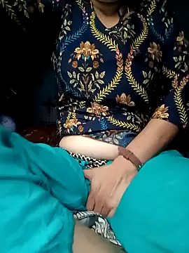 Snapshot of gunjan22 chatting on 12-12-24, 08:14 gunjan22 online show from 12-12-24, 08:14