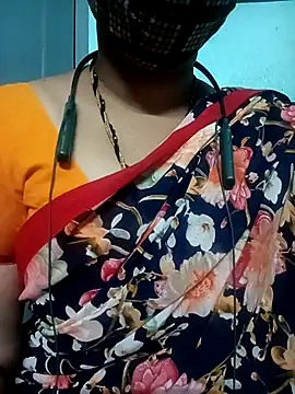 Snapshot of gunjan22 chatting on 10-28-25, 10:19 gunjan22 online show from 10-28-25, 10:19