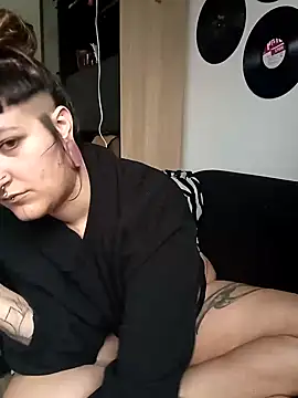 Snapshot of SweetPivoinee chatting on 12-05-24, 01:17 SweetPivoinee online show from 12-05-24, 01:17