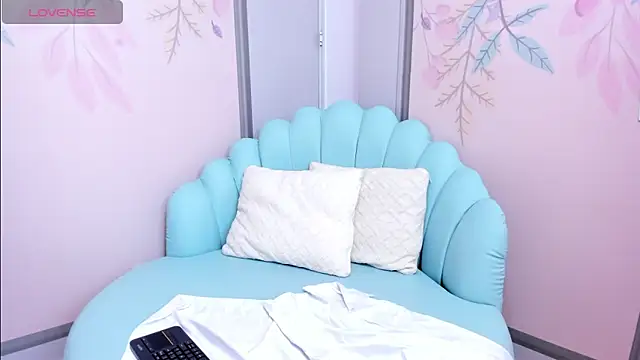 Snapshot of Sweetgirl4u_ chatting on 02-05-25, 03:09 Sweetgirl4u  online show from 02-05-25, 03:09