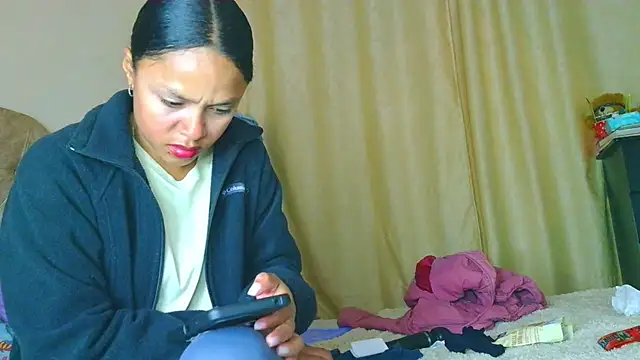 Snapshot of Samary_thomas chatting on 05-09-26, 01:00 Samary thomas online show from 05-09-26, 01:00