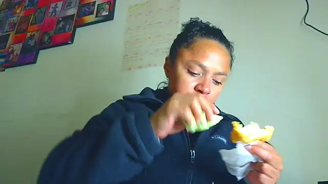 Snapshot of Samary_thomas chatting on 05-23-26, 02:17 Samary thomas online show from 05-23-26, 02:17