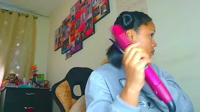 Snapshot of Samary_thomas chatting on 05-26-26, 09:44 Samary thomas online show from 05-26-26, 09:44