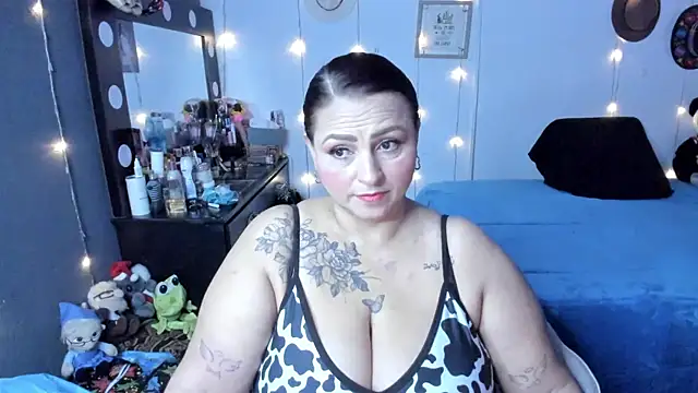 Ivonnee   online show from 10-20-25, 10:49