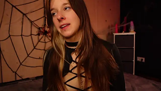 Izzy Inked online show from 10-27-25, 06:39