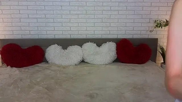 Snapshot of NovaBlissss chatting on 03-05-25, 06:12 NovaBlissss online show from 03-05-25, 06:12