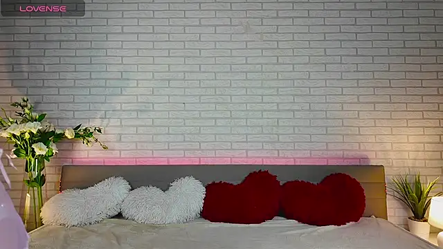 Snapshot of NovaBlissss chatting on 09-21-25, 08:21 NovaBlissss online show from 09-21-25, 08:21