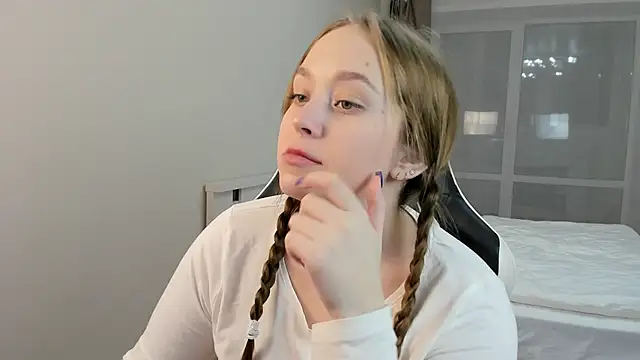 Snapshot of endlesssoffi chatting on 12-20-24, 01:03 endlesssoffi online show from 12-20-24, 01:03