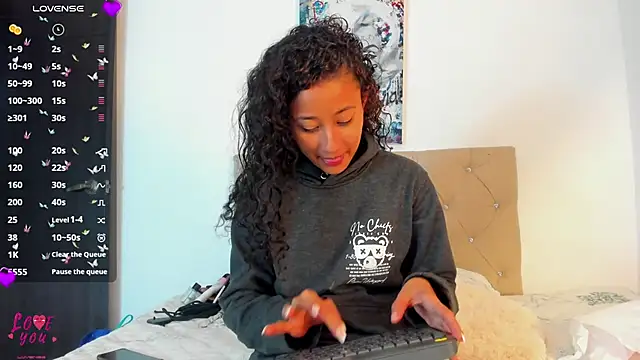 Snapshot of Milkdulce1 chatting on 02-25-25, 02:03 Milkdulce1 online show from 02-25-25, 02:03