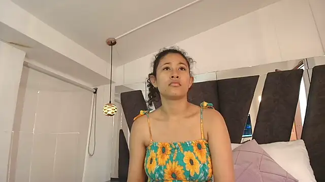 Snapshot of Milkdulce1 chatting on 11-10-25, 01:10 Milkdulce1 online show from 11-10-25, 01:10